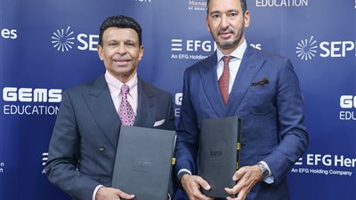 إدارة المدارس الأولى التابعة لجيمس تبرم شراكة مع منصة سبارك لمدارس بالبحرين 