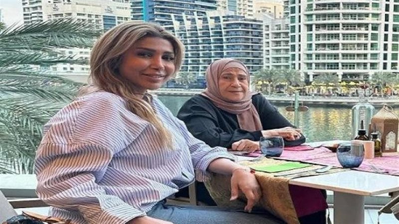 أروى مع والدتها