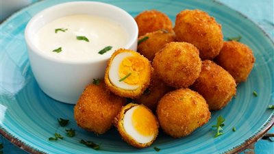 لوجبة صحية ولذيذة.. طريقة عمل كروكيت البيض المقرمش
