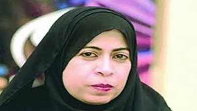 زكية مال الله | شاعرة قطرية اشتركت في برامج إذاعيّة بالقاهرة والدوحة