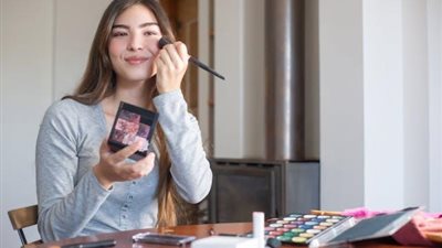 خطوات تطبيق مكياج ناعم لإطلالة أنيقة وجذابة في عيد الأضحى