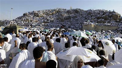 كيف يتعامل مريض السكري أثناء رحلة الحج؟.. استشاري يجيب