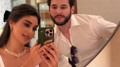 الفنانة ياسمين صبري تشارك صورًا جديدة برفقة شقيقها