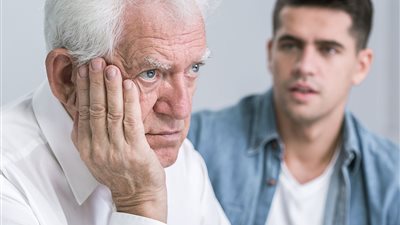 متى يحق للوالدين المطالبة بنفقة من الأبناء؟.. تعرف على الشروط والإجراءات