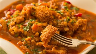 قبل عيد الأضحي.. طريقة عمل الكرشة بالصلصة في المنزل