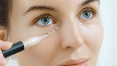  أفضل أنواع الكونسيلر لإخفاء الهالات السوداء تحت العين