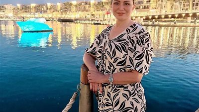 الله على جمالك يا مصر.. إلهام شاهين تخطف الأنظار من الساحل الشمالي
