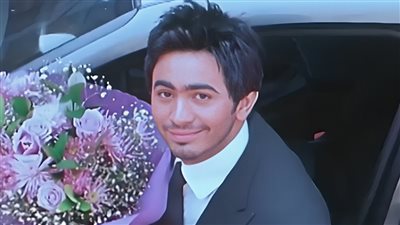 على طريقة «عمر وسلمى».. شاب يفر هاربًا من والد خطيبته أسفل الشرفة 