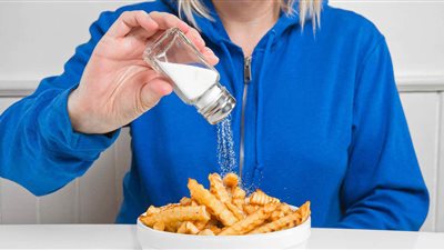 احذروا.. الإفراط في تناول الملح يسبب أضرارًا للكبار والصغار