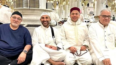 بعد إزالة التاتو.. أحمد سعد يظهر في المسجد النبوي برفقة خالد الجندي 