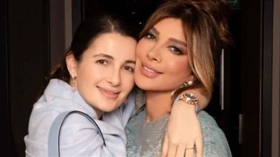 موقف مؤثر.. ابنة أصالة نصري تبكي وأمها تمسح دموعها