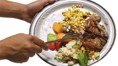 ما حكم إلقاء بقايا الطعام  في القمامة؟  « الإفتاء تُجيب »