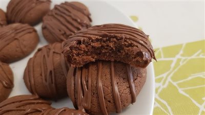 طريقة عمل بسكويت الكاكاو اللذيذ بخطوات بسيطة في المنزل 