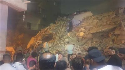 انهيار منزل الفنان نور الشريف بالسيدة زينب (صور)