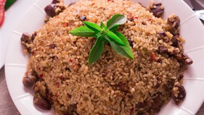 طريقة عمل الأرز بالكبد والقوانص بخطوات بسيطة في مطبخك