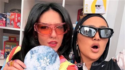 تعاون بين هادية غالب وسارة أبو الخير يشعل السوشيال.. مشروع موضة أم لعبة نسائية؟ 