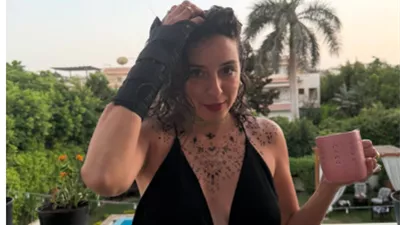 الحنة غطت جسمها.. سارة عبدالرحمن تثير الجدل في أحدث ظهور لها