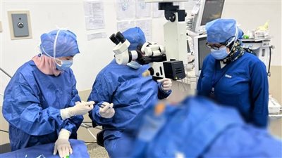فريق طبي بالإسماعيلية ينجح في زراعة قرنية وفك التصاقات لسيدة تبلغ 62 عامًا