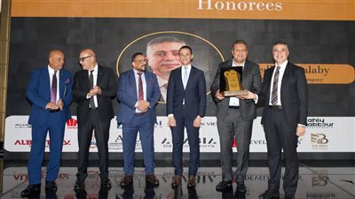 تكريم الدكتور مدحت شلبي رئيس شركة الصفوة للتطوير العمراني كأكبر مطور عقاري