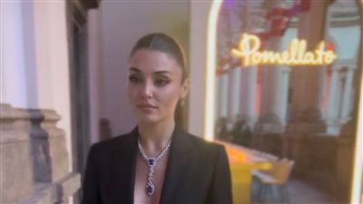 هاندا أرتشيل تثير الجدل بإطلالة ذكورية في ميلانو 