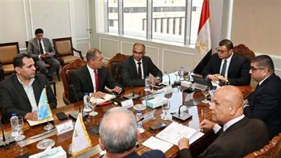 وزير الإسكان يتابع موقف منظومة الصرف الصحي بمدن شرق القاهرة