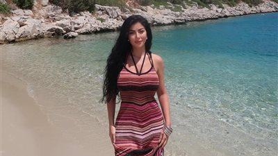 بإطلالة صيفية على البحر.. كارولين عزمي تتألق في أحدث ظهور لها