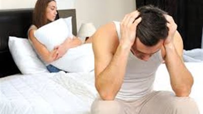 زوجي ضعيف جنسيًا و«ماشي بالأدوية».. ماذا أفعل؟