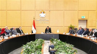 وزير الإسكان يتابع موقف توفيق الأوضاع بالأراضي المنضمة لأحوزة عددٍ من المدن 