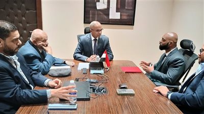 نائب وزير الإسكان يناقش أحد التحالفات العالمية للمهمات الكهروميكانيكية بمشروعات مياه الشرب 