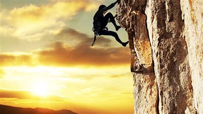  تفسير حلم تسلق الجبل فى المنام للعزباء والمتزوجة 