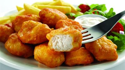 طريقة عمل ناجتس الدجاج اللذيذ بخطوات بسيطة في المنزل