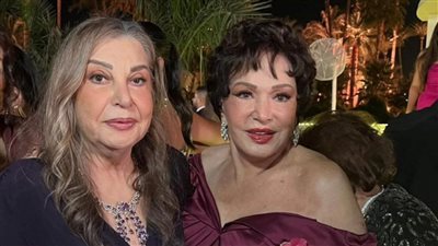 زوجة عادل إمام تخطف الأنظار في ظهور نادر بحفل زفاف حفيدها مع لبلبة 