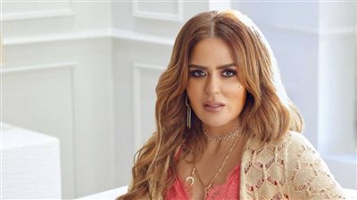 تصعيد جديد بأزمة مها الصغير.. فنان فرنسي يتهمها بسرقة لوحاته ويدين ظهورها ببرنامج 