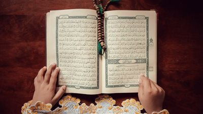 هل يجوز قراءة القرآن من المصحف بدون وضوء؟ « الإفتاء تُجيب »