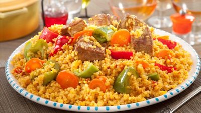 طريقة عمل المقلوبة بالخضار واللحم بخطوات بسيطة في مطبخك 