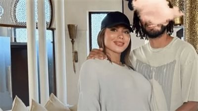 حنان المغربية تثير الجدل بصور رومانسية تهزّ السوشيال ميديا.. هل تزوجها محمد النني؟