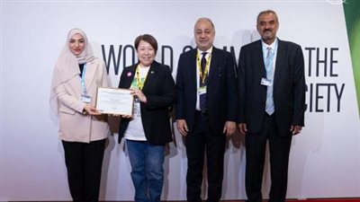 تكريم عُمانى بـ القمة العالمية لمجتمع تقنية المعلومات في جنيف