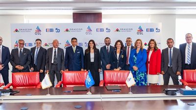 توقيع عقد بين شركة أو إس إل والبنك التجاري لتمويل عروض الصوت والضوء بالأهرامات