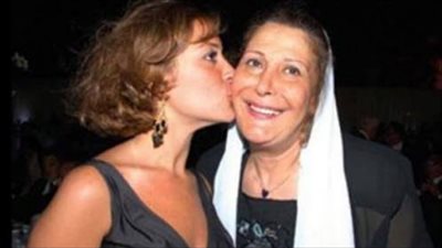 منة شلبي تكسر صمتها وترد بقوة على شائعة وفاة والدتها: عيب!