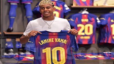 لامين يامال يخطف الأنظار بتوقيع عقده الجديد مع برشلونة والسر في ساعته