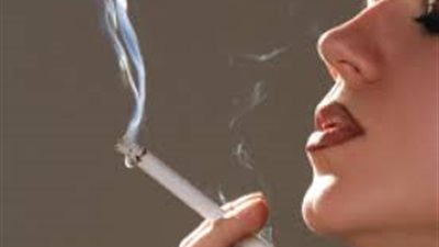 ماذا أفعل إذا اكتشفت أن زوجتي تدخن؟