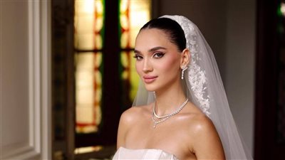 ساندي تابت ملكة جمال لبنان السابقة تعلن حملها الأول بطريقة رومانسية