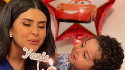 سلمى رشيد تبهر جمهورها بصور عفوية مع طفلها.. أمومة بطابع إنساني راقٍ