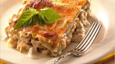 طريقة عمل اللازانيا بالدجاج والبشاميل بخطوات بسيطة 