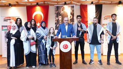 العائلات الفلسطينية والمصرية تلتقي في القاهرة في فعالية التضامن بالسفارة التركية