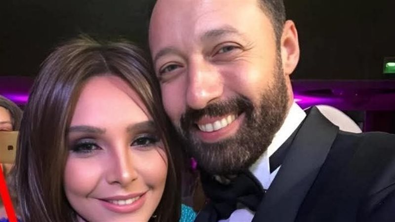 أحمد فهمي مع طليقته