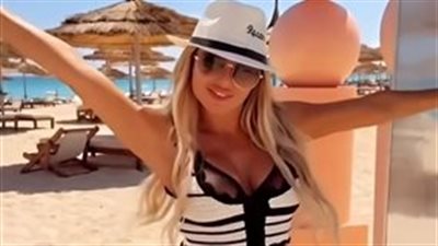 رزان مغربي تتألق بإطلالة صيفية بعد إصابتها على المسرح بحفلها الأخير