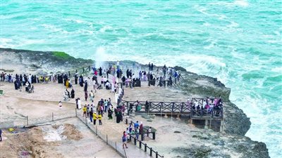 ظُفار والصرب.. مقصداً سياحياً طوال العام لكل العرب والأجانب