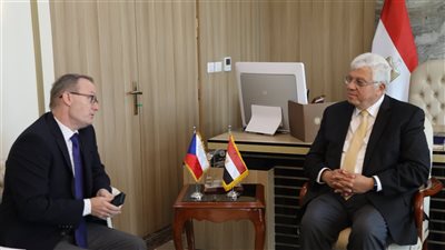 وزير التعليم العالي يبحث سبل تعزيز التعاون مع سفير التشيك في مصر