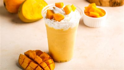 طريقة عمل ميلك شيك المانجو بطعم أحلى من المحلات 